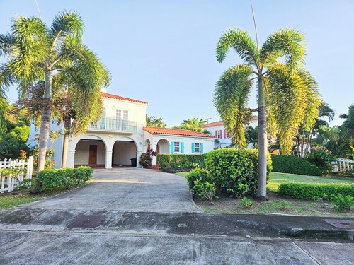 4-bedroom villa in enchanting Lance aux Epines with AC, WiFi