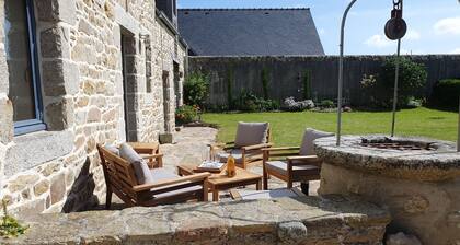 Jolie maison en pierre avec jardin arboré pour 6