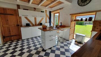 Réfrigérateur, micro-ondes, four, lave-vaisselle