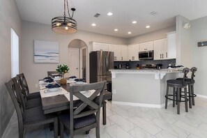 تنا�ول الطعام