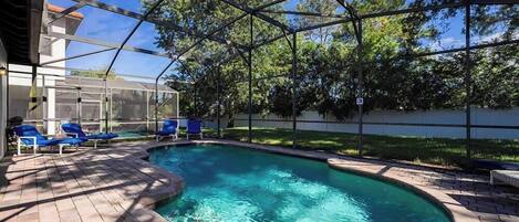 Een verwarmd zwembad