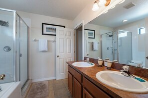 Hair dryer, towels - Summer Haven on the Loop - Games Room, Private Pool & Spa (Clermont)