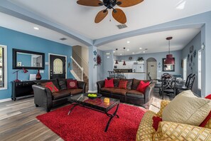 TV, foosball - Summer Haven on the Loop - Games Room, Private Pool & Spa (Clermont)