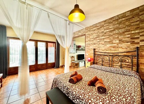 Pedriza-la casa de Galapagar, charming lodging, terrace and garden view