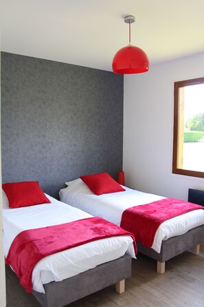 2 chambres, fer et planche à repasser, Wi-Fi, draps fournis