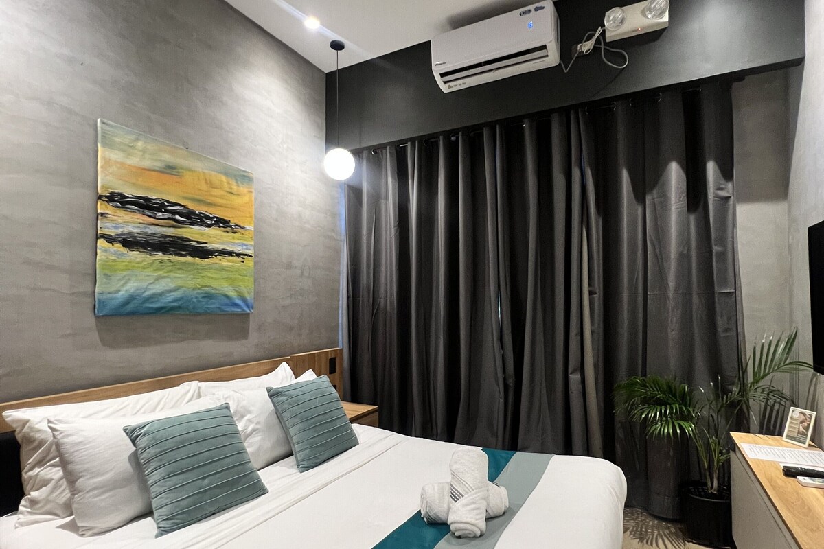 Deluxe Room, 1 Queen Bed