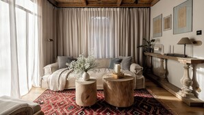 A cozy living room with a wooden ceiling, a sofa set, a coffee table, and a side table with a vase. - VILLA VENA (Zakopane)
