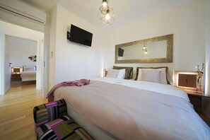 4 bedrooms, in-room safe, desk, iron/ironing board