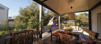 Spacious house in charming Sukošan with Heated Pool, Jacuzzi and Bikes