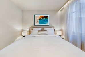 2 Schlafzimmer, Schreibtisch, Bügeleisen/Bügelbrett, Reisekinderbett