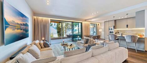 Fernseher, Videospiele, Bücher, Arbeitsbereiche