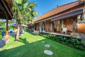 Classic Villa, Garden View | Terrace/patio