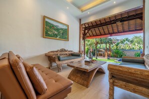 Classic Villa, Garden View | Living area