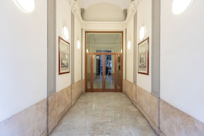 Interior - Amazing Via del Tritone (Roma)
