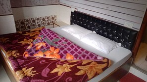 Deluxe Single Room, Balcony - Hotel Harbans Shimla (Shimla)