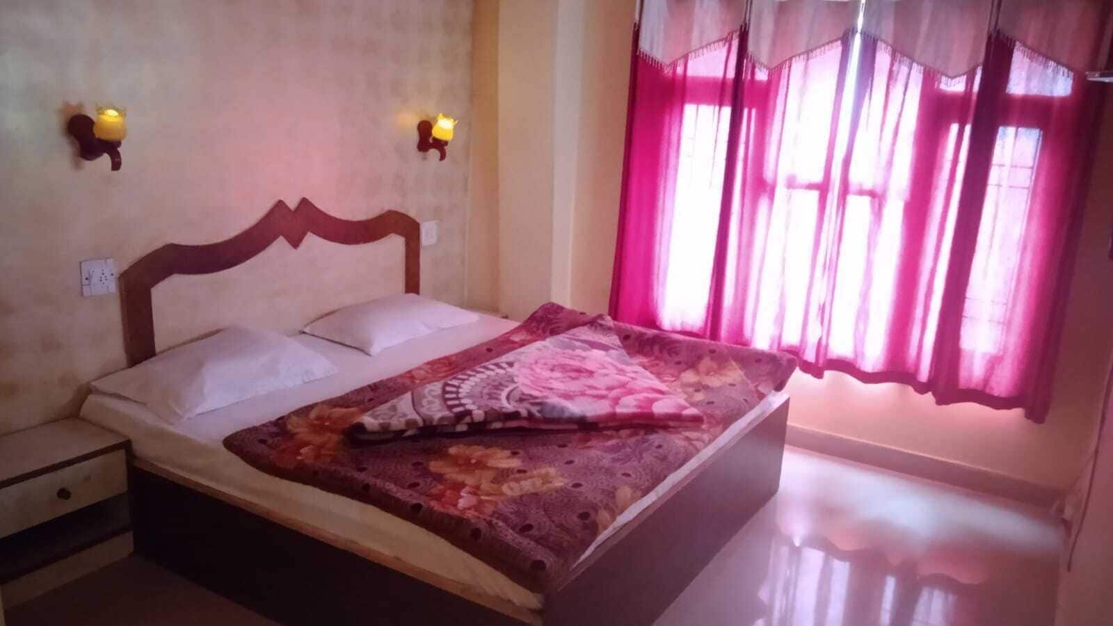 Luxury Single Room | Desk, free WiFi