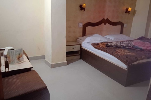 Standard Room, Valley View | Desk, free WiFi