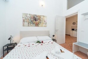 2 bedrooms, in-room safe, iron/ironing board, free WiFi