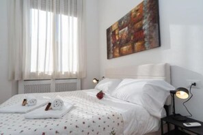 2 bedrooms, in-room safe, iron/ironing board, free WiFi