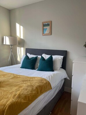 5 Schlafzimmer, Bügeleisen/Bügelbrett, Reisekinderbett, WLAN