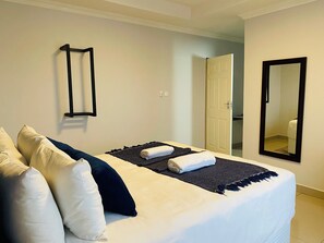 Suite ejecutiva | Escritorio y espacio para trabajar con un portátil