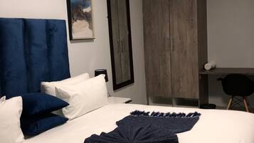 Presidential Studio Suite, Patio | 1 bedroom, desk, laptop workspace, soundproofing