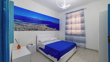 1 habitación, tabla de planchar con plancha, cuna de viaje y wifi