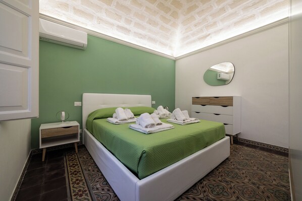 2 bedrooms, iron/ironing board, travel cot, bed sheets