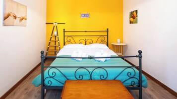 2 bedrooms, iron/ironing board, travel cot, WiFi