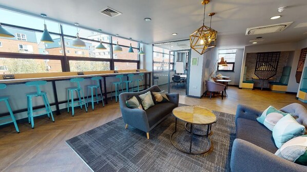 Coin salon dans le hall