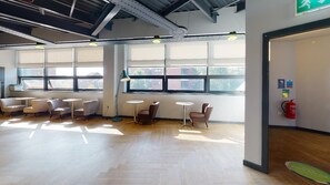 Coin salon dans le hall