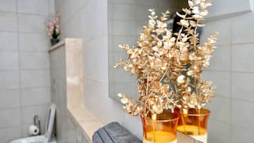 Dusche, Haartrockner, Bidet, Seife