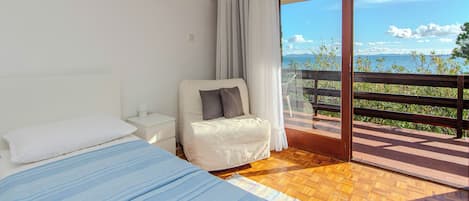 Apartamento família, vista para o mar | Vista do quarto