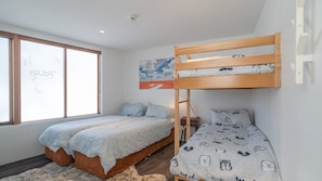 2 bedrooms, iron/ironing board, free WiFi