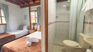 Classic Triple Room, Courtyard View | Bathroom - Las Casas de Tomate (Guatapé)