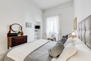 2 bedrooms, iron/ironing board, WiFi, bed sheets - LIVING ROME REPUBLIC APARTMENT (Roma)