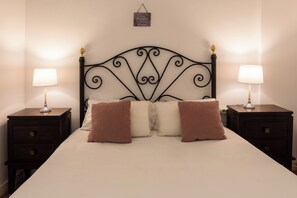 2 chambres, fer et planche à repasser, accès au Wi-Fi (inclus)