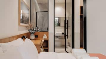 Double Room, Courtyard View | In-room safe, free WiFi