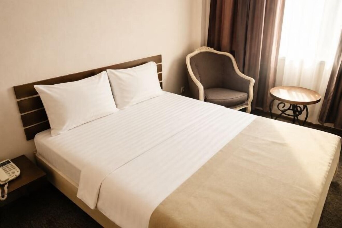 WiFi (free), bed sheets
