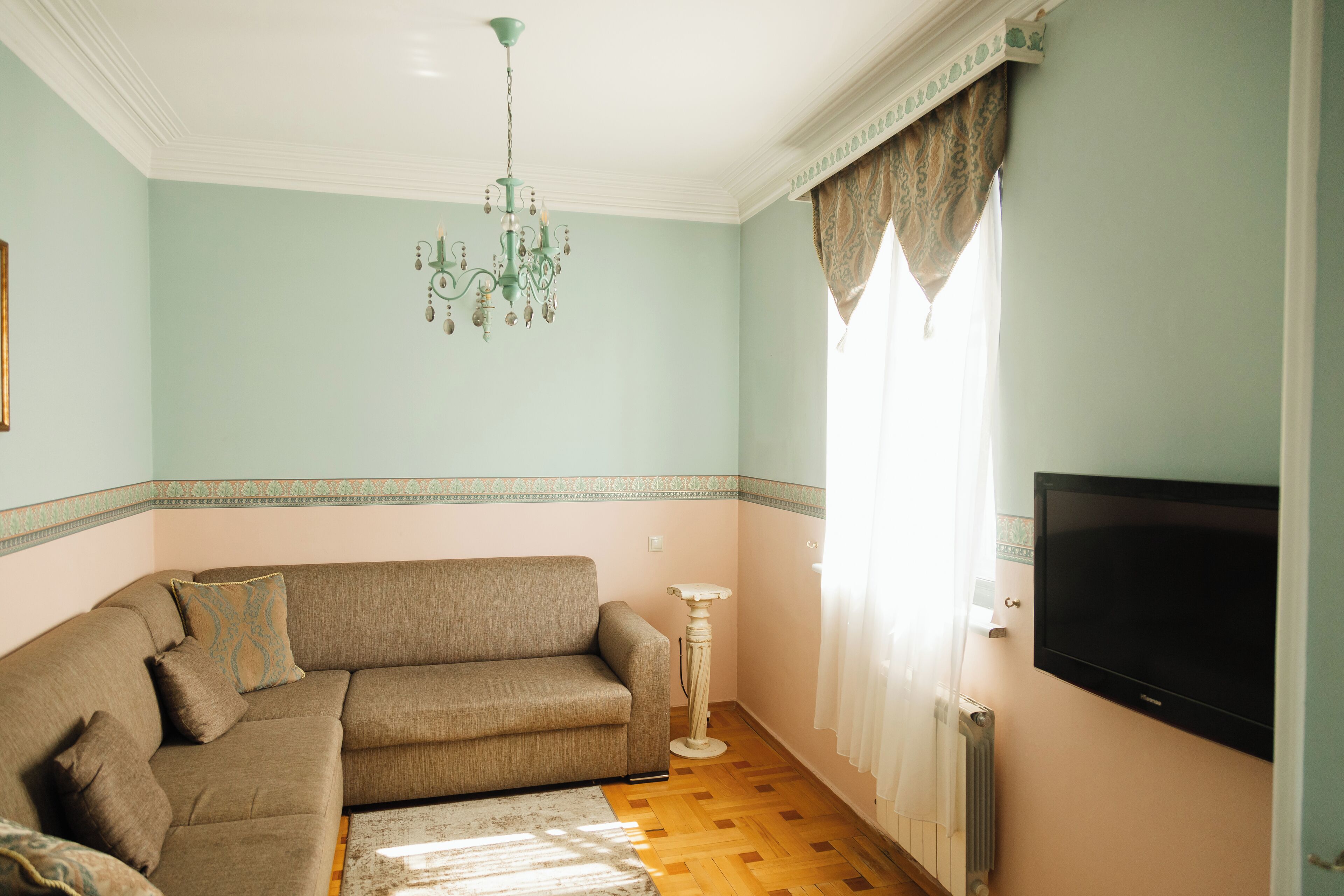 Deluxe Room | Living area | Flat-screen TV