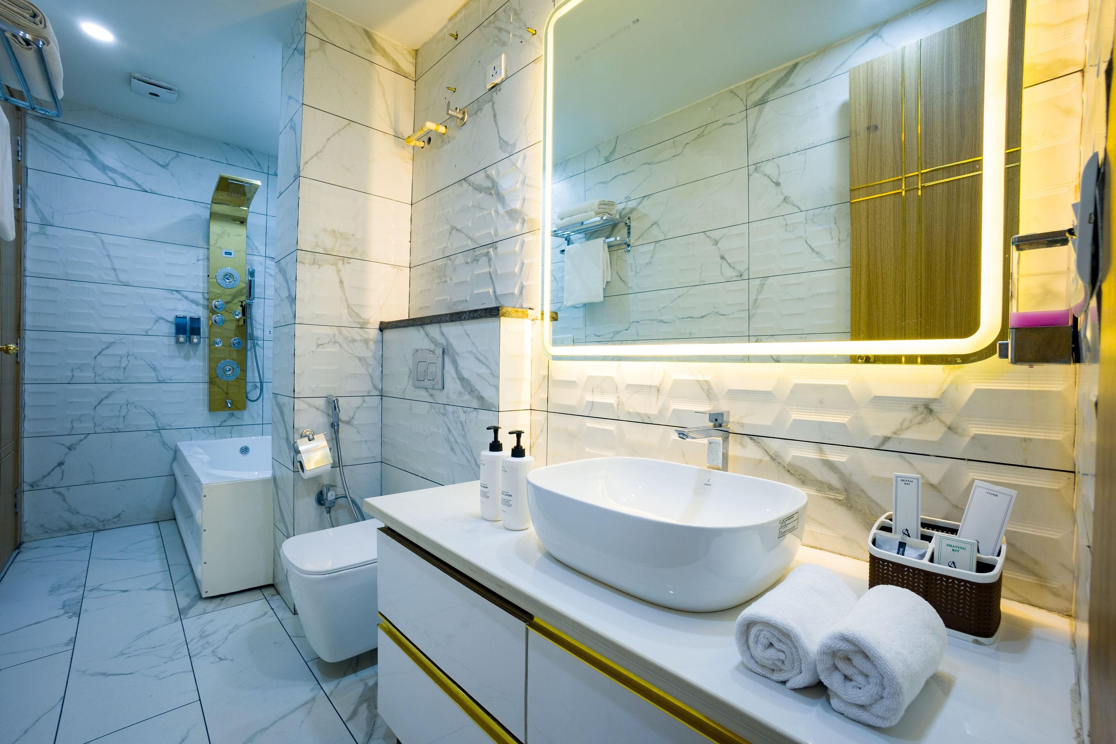 Executive Room, 1 King Bed, Accessible Bathtub, Balcony | Bathroom