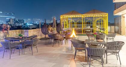 Alaya Stays Miyabi Executive Suite, Elegant 1-BHK Suite With Common Pool, Gym & Restaurant