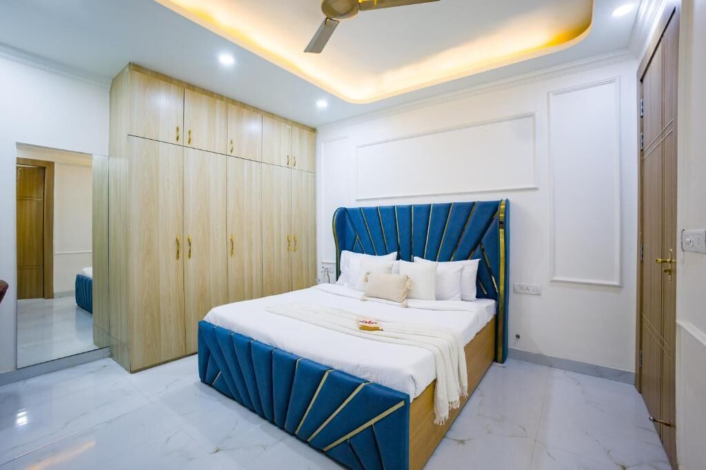 Ropa de cama de alta calidad y escritorio 