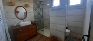 Shower, hair dryer, towels, soap - Villa les 4 vents (Arles)