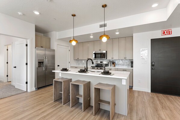 Condo, 2 habitaciones | Cocina privada | Refrigerador, horno, cafetera y tetera y tostadora 