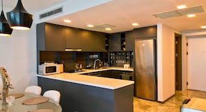 Deluxe-Apartment, Meerblick | Eigene Küche | Großer Kühlschrank, Mikrowelle, Ofen, Herdplatte