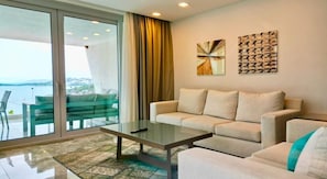 Deluxe-Apartment, Meerblick | Wohnbereich