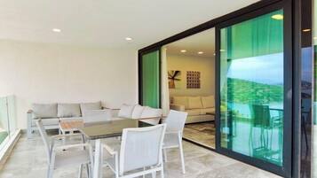 Apartamento luxo, vista para o mar | Terraço/pátio