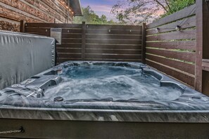 Cabin, 3 Bedrooms | Outdoor spa tub