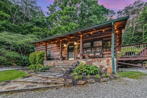 Exterior - Hidden Acres Lodge 3 Bedroom Cabin (Sevierville)